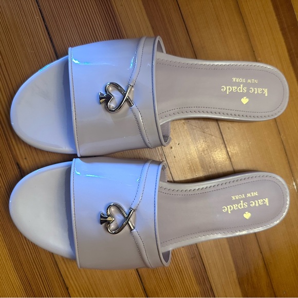 Kate Spade patent leather Kendra Slide in Lilac Moonlight color. Brand new - Picture 3 of 7